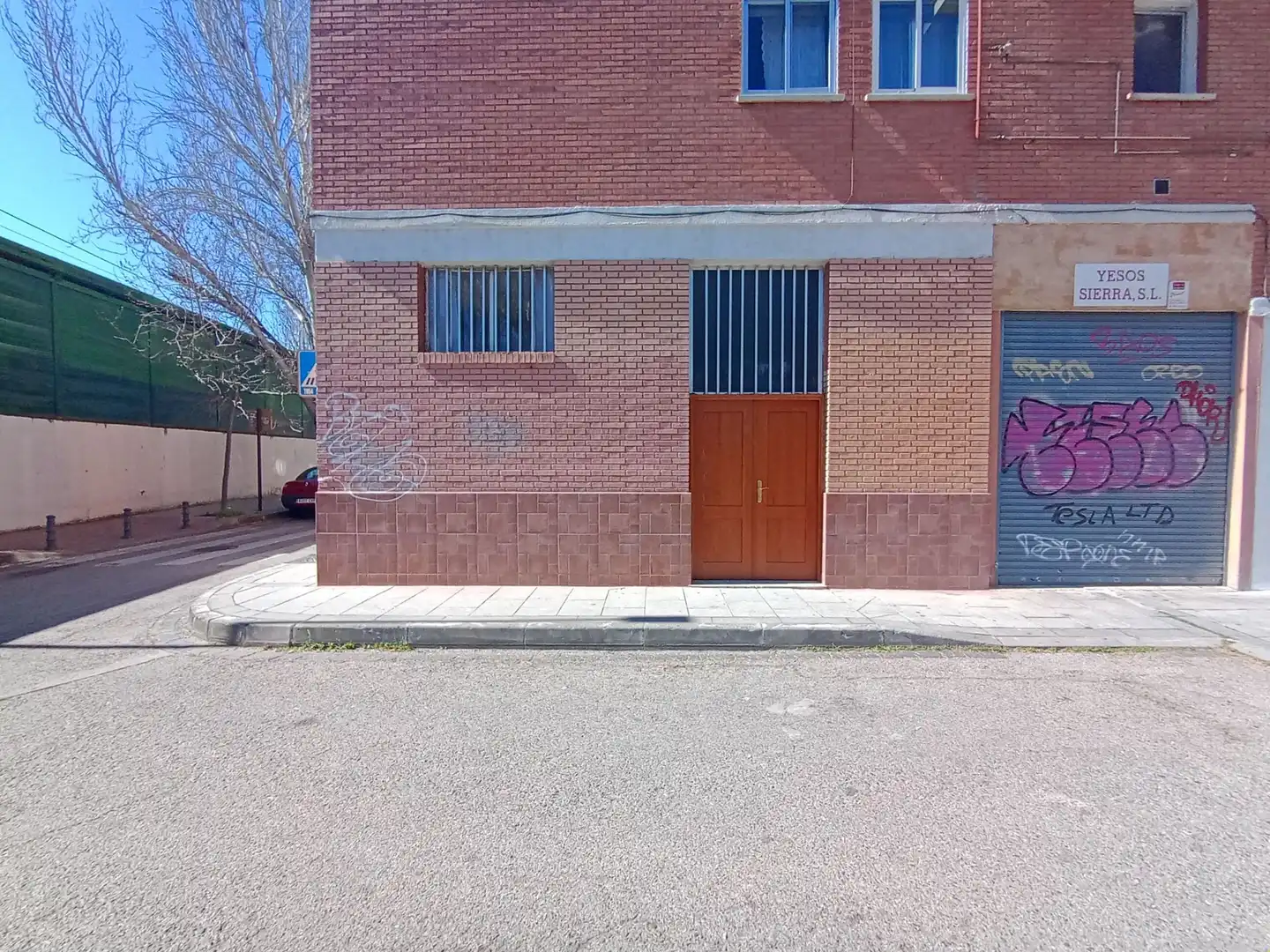 Vista exterior de Local en venta en Alcorcón