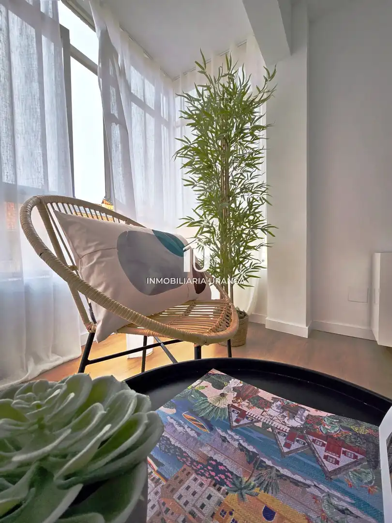 Balcony of Flat for sale in Laredo