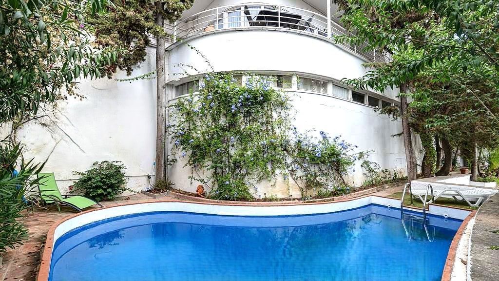 Swimming pool of House or chalet for sale in  Barcelona Capital  with Air Conditioner, Heating and Swimming Pool