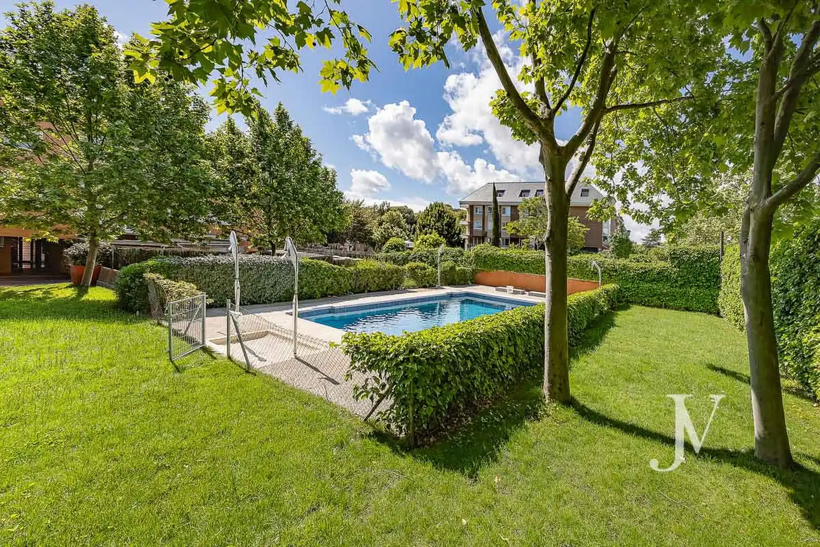Swimming pool of Flat for sale in Majadahonda  with Air Conditioner, Heating and Storage room