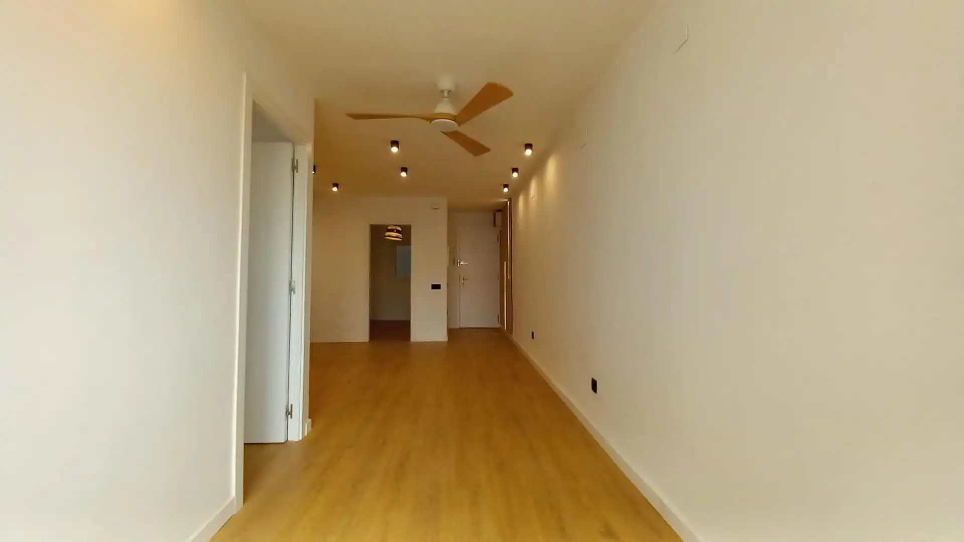 Wohnung zum Verkauf in Vilanova i la Geltrú mit Parkett