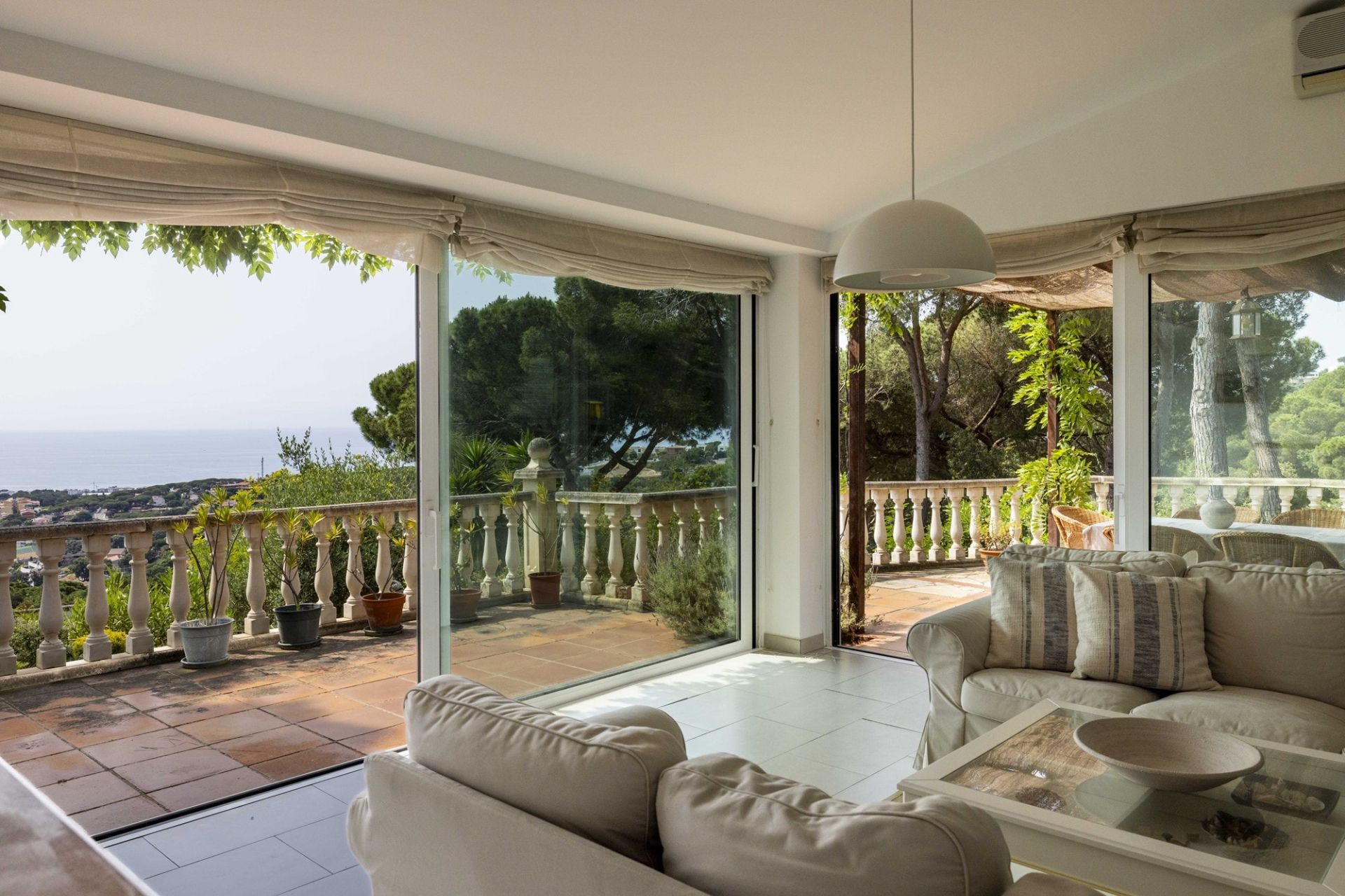 Sala d'estar de Casa o xalet en venda en Sant Andreu de Llavaneres amb Terrassa, Piscina i Balcó