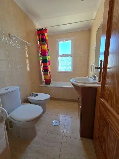 Baño de Apartamento en venta en La Manga del Mar Menor con Terraza, Amueblado y Balcón