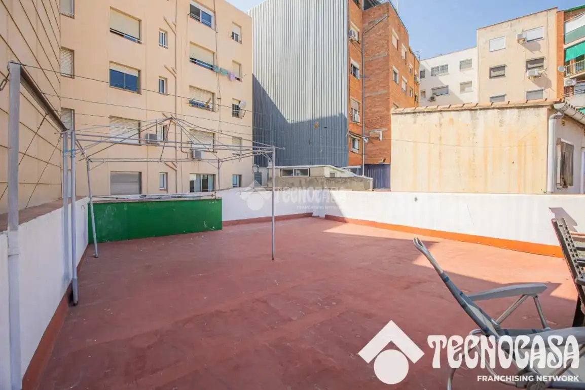 Exterior view of Houses for sale in Santa Coloma de Gramenet
