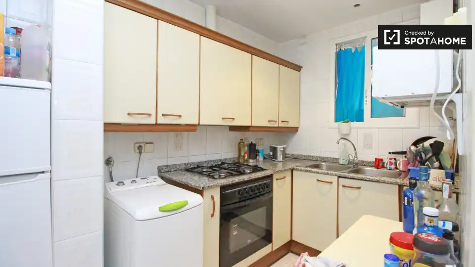 Kitchen of Flat for share in Barcelona  with Air Conditioner, Heating and Furnished