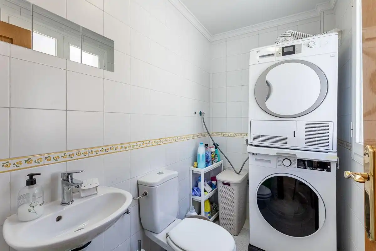 Bathroom of Houses for sale in Granada  with Terrace