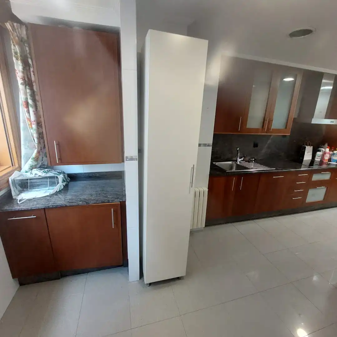 Küche von Wohnung zur Miete in Vigo  mit Heizung, Parkett und Abstellraum