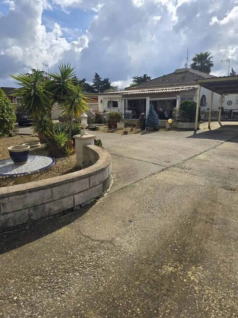 Außenansicht von Country house zum Verkauf in Chiclana de la Frontera mit Privatgarten, Abstellraum und Schwimmbad