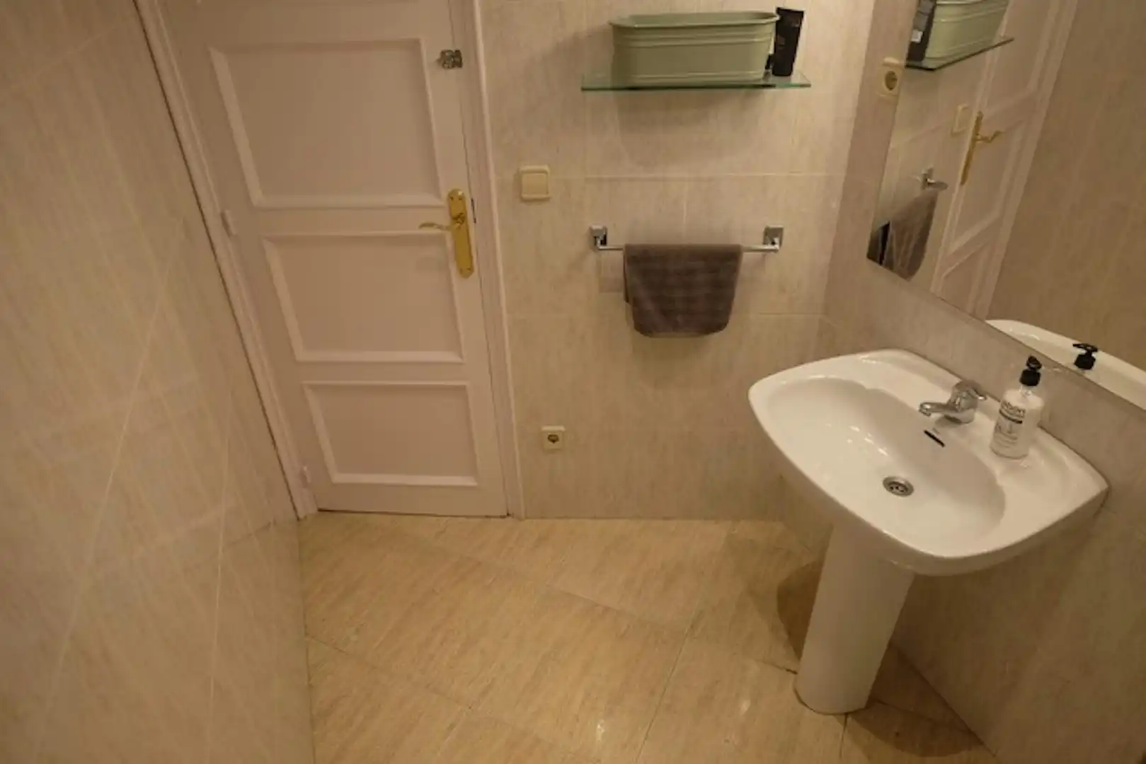 Bathroom of Flat for share in Barcelona  with Heating, Furnished and Washing machine