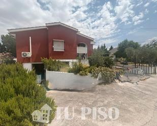 Exterior view of House or chalet for sale in Colmenar de Oreja  with Air Conditioner, Heating and Private garden
