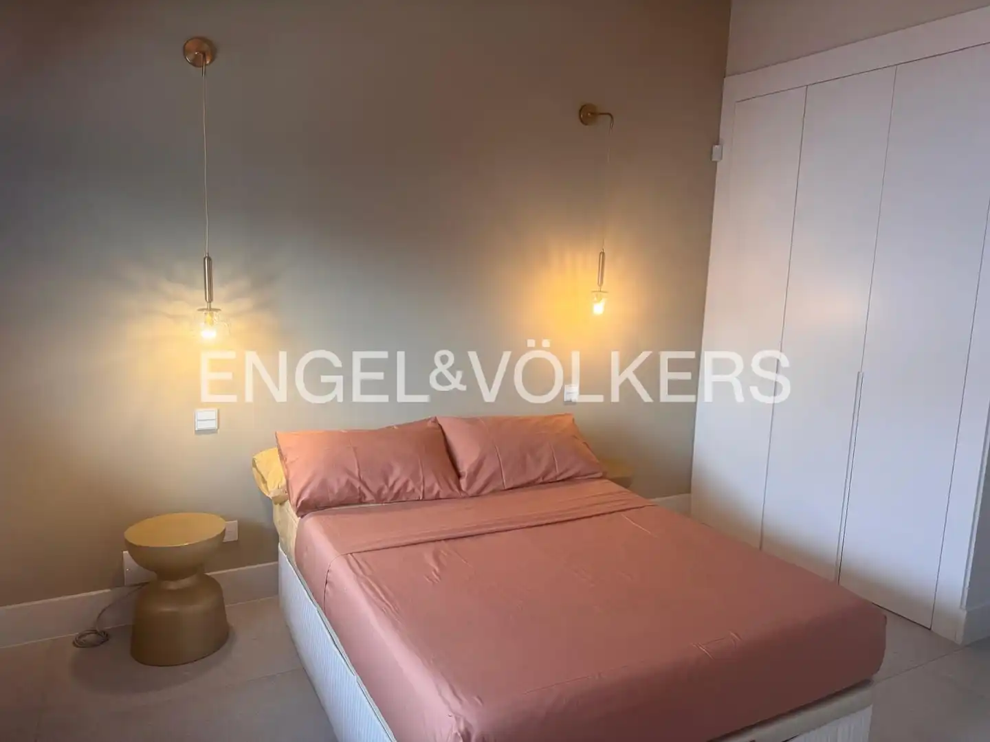 Habitación de Casa adosada de alquiler en Boadilla del Monte con Aire acondicionado, Calefacción y Jardín privado