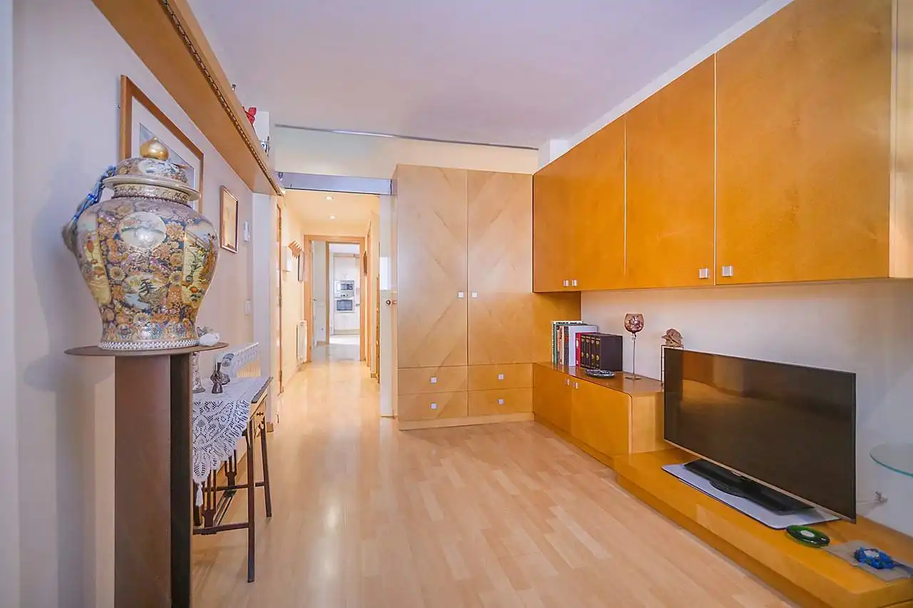 Außenansicht von Maisonette zum Verkauf in Barcelona mit Klimaanlage, Heizung und Parkett