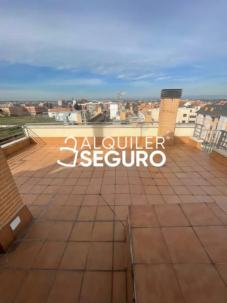 Terrasse von Dachboden zur Miete in Madrid mit Heizung, Terrasse und Abstellraum