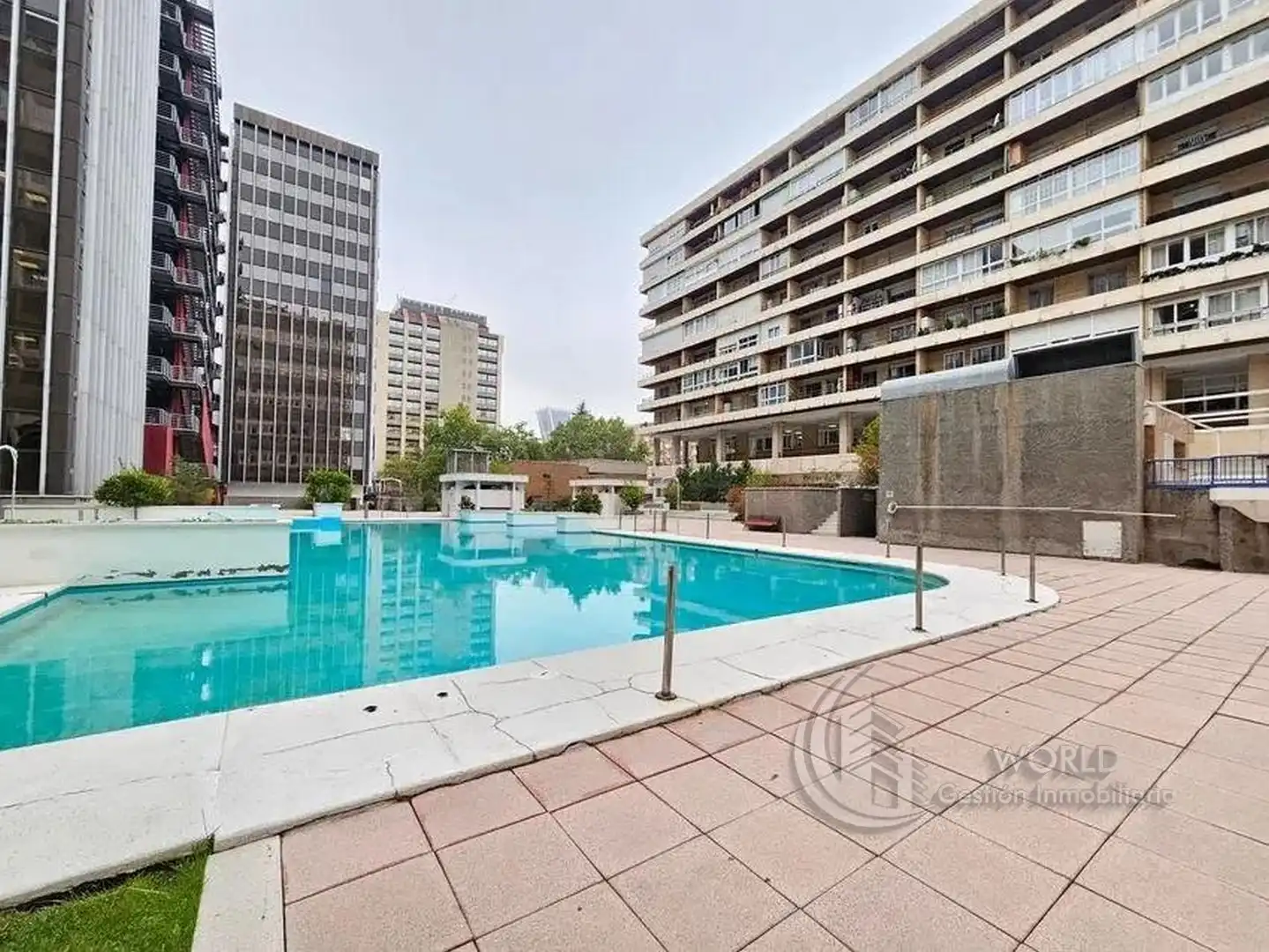 Piscina de Àtic en venda en Madrid amb Aire condicionat, Calefacció i Terrassa