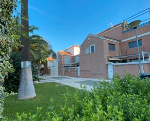 Exterior view of Single-family semi-detached for sale in  Sevilla Capital  with Balcony and Community pool