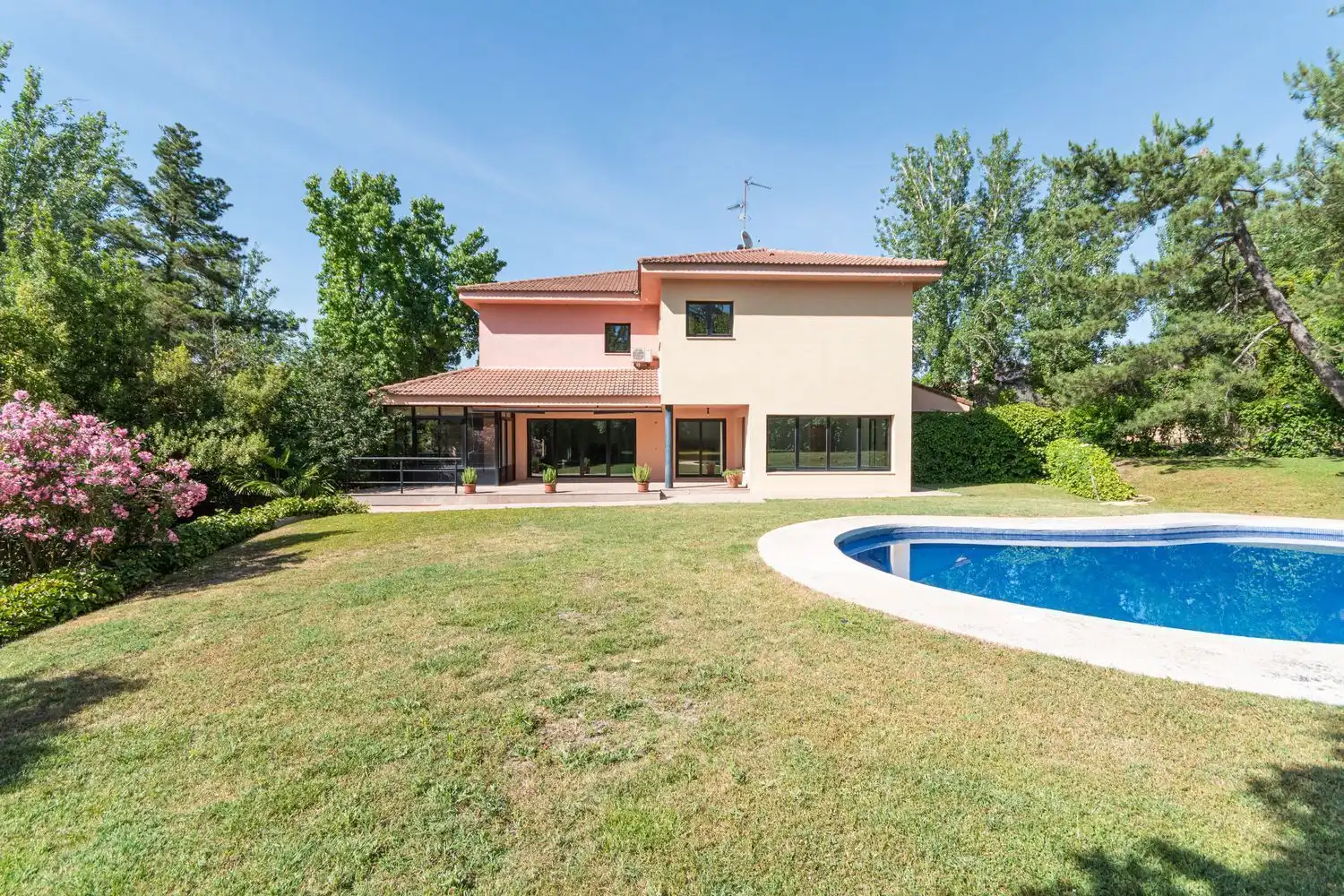 Jardí de Casa o xalet en venda en Pozuelo de Alarcón amb Aire condicionat, Calefacció i Traster