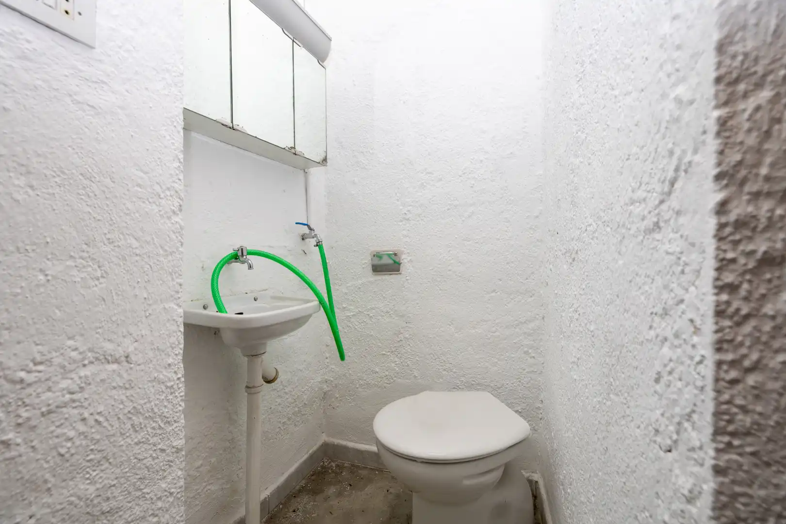 Bany de Casa o xalet en venda en Güéjar Sierra amb Jardí privat i Moblat