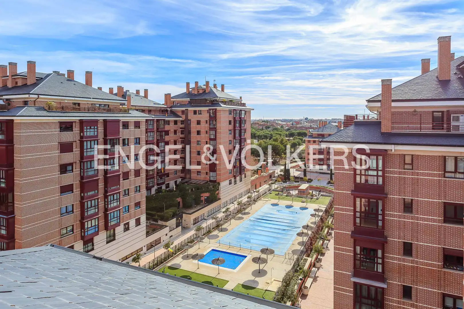 Vista exterior de Piso de alquiler en  Madrid Capital con Aire acondicionado, Calefacción y Jardín privado