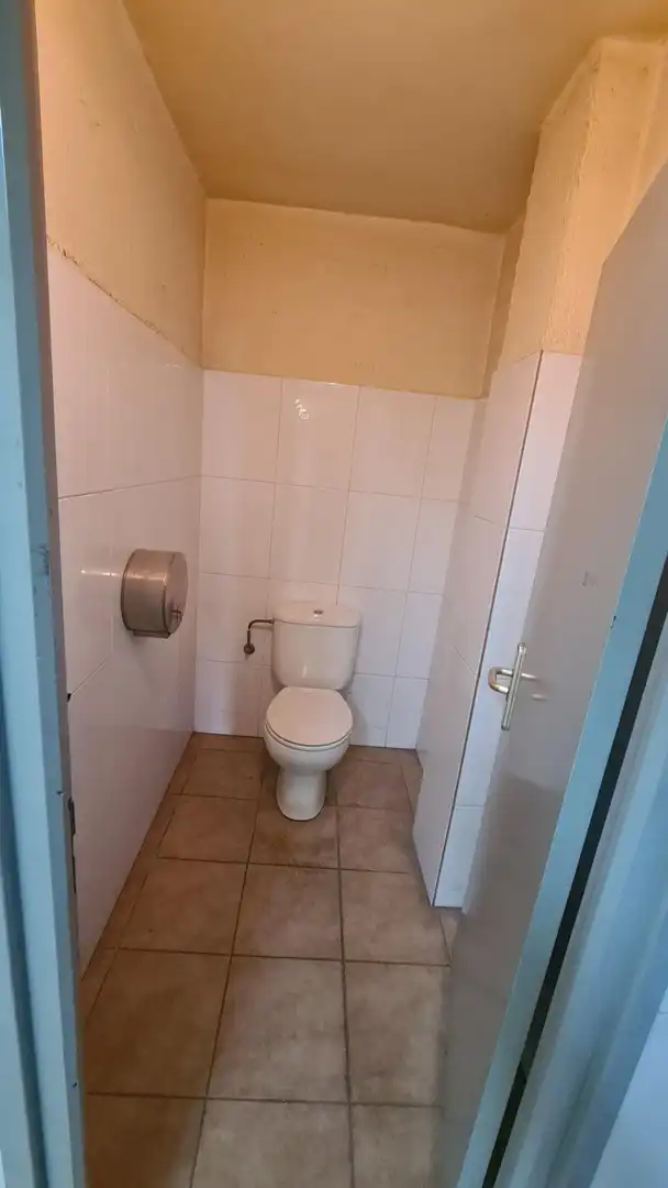 Badezimmer von Fabrikhallen zum Verkauf in Sant Celoni