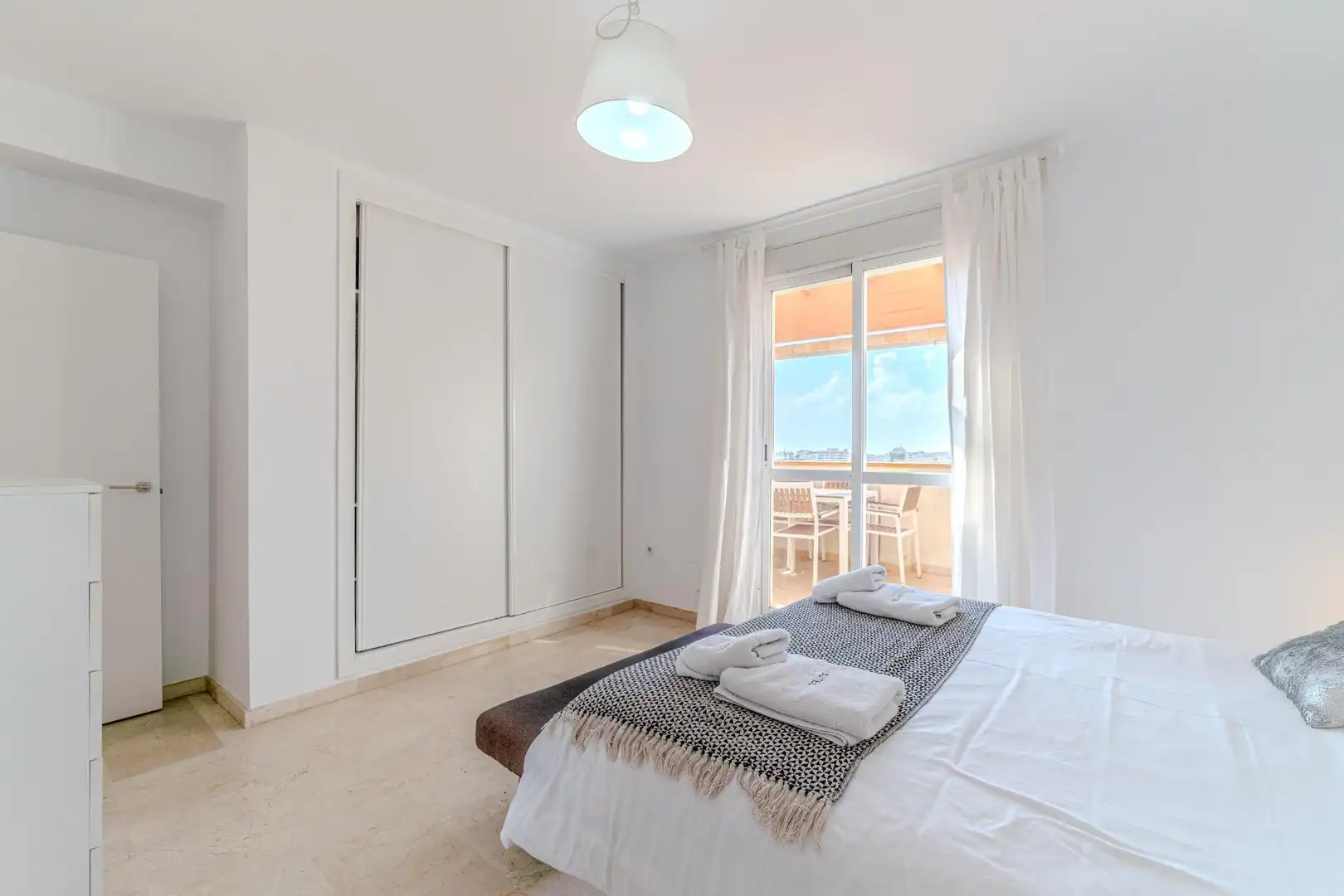 Bedroom of Attic for sale in Fuengirola  with Air Conditioner, Private garden and Terrace