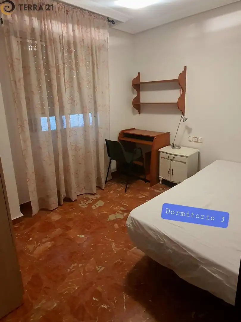 Dormitori de Pis de lloguer en Jaén amb Aire condicionat, Calefacció i Moblat