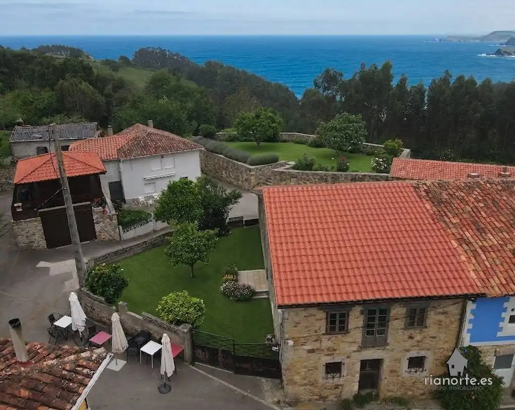 Casa adosada en venda en Villaviciosa amb Jardí privat