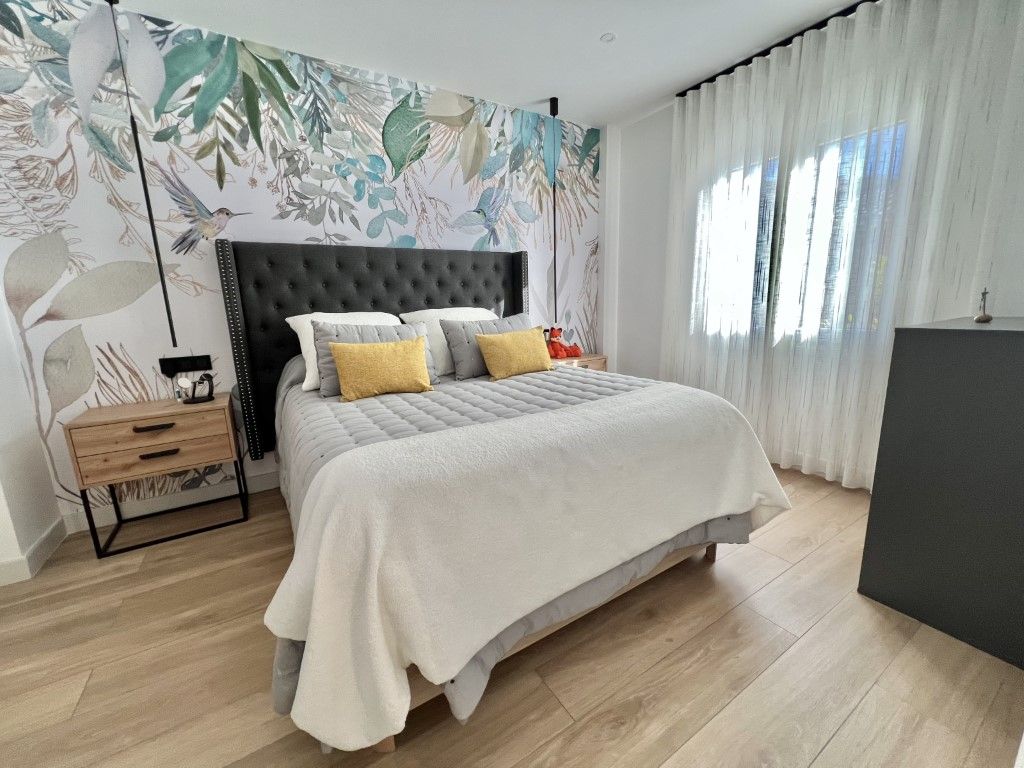 Dormitori de Casa adosada en venda en Dos Hermanas amb Terrassa i Balcó