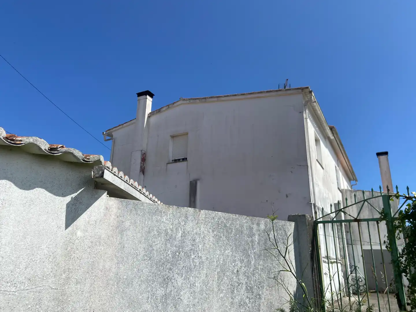 Vista exterior de Casa o xalet en venda en A Pobra do Caramiñal amb Calefacció, Jardí privat i Parquet