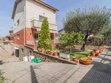 Casa amb balcó de lloguer a Mira-sol