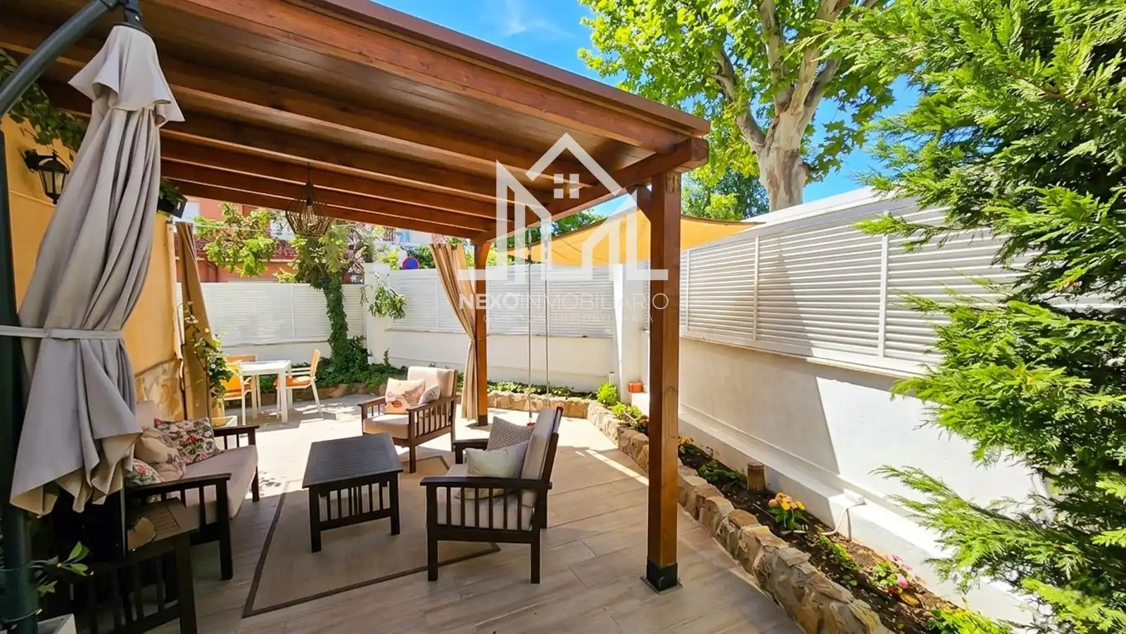 Casa aparellada amb piscina en venda a Gladiolos, imagen 53
