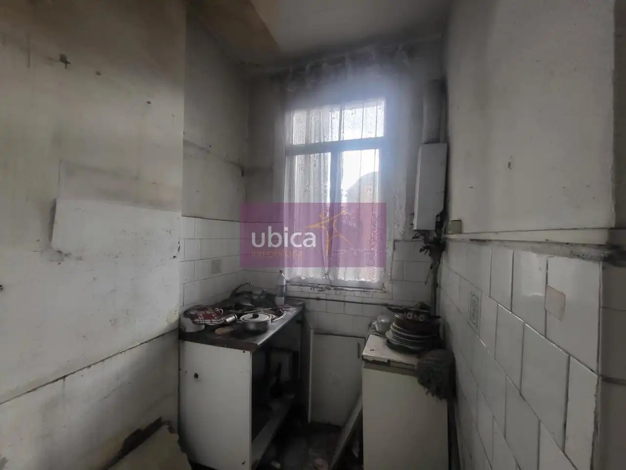 Cuina de Casa adosada en venda en Vigo  amb Jardí privat