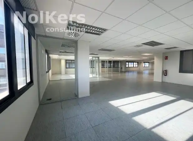 Office for rent in L'Hospitalet de Llobregat  with Air Conditioner and Heating