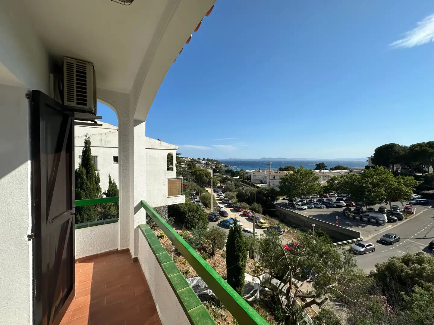 Vista exterior de Casa adosada en venda en Roses amb Aire condicionat, Jardí privat i Terrassa