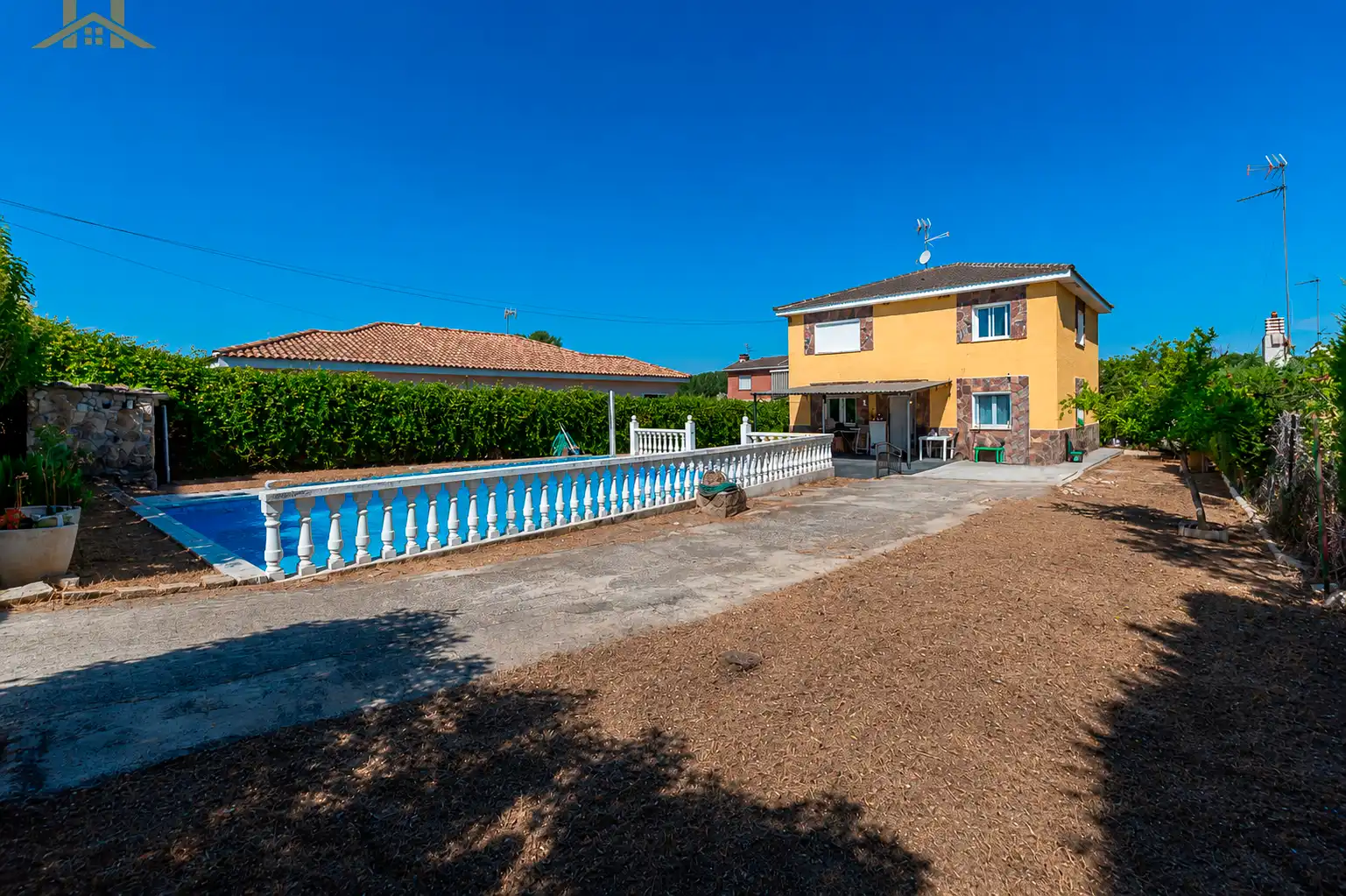 Außenansicht von Haus oder Chalet zum Verkauf in Santa Cruz del Retamar mit Klimaanlage, Heizung und Privatgarten