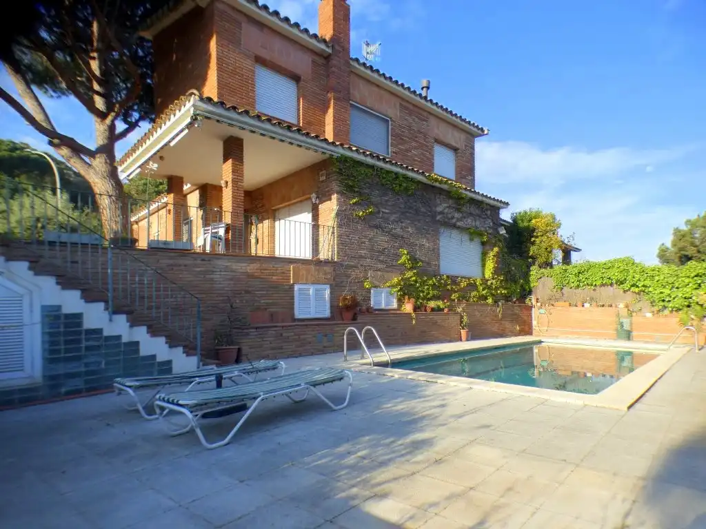Vista exterior de Casa o chalet en venta en Premià de Dalt con Calefacción, Jardín privado y Parquet
