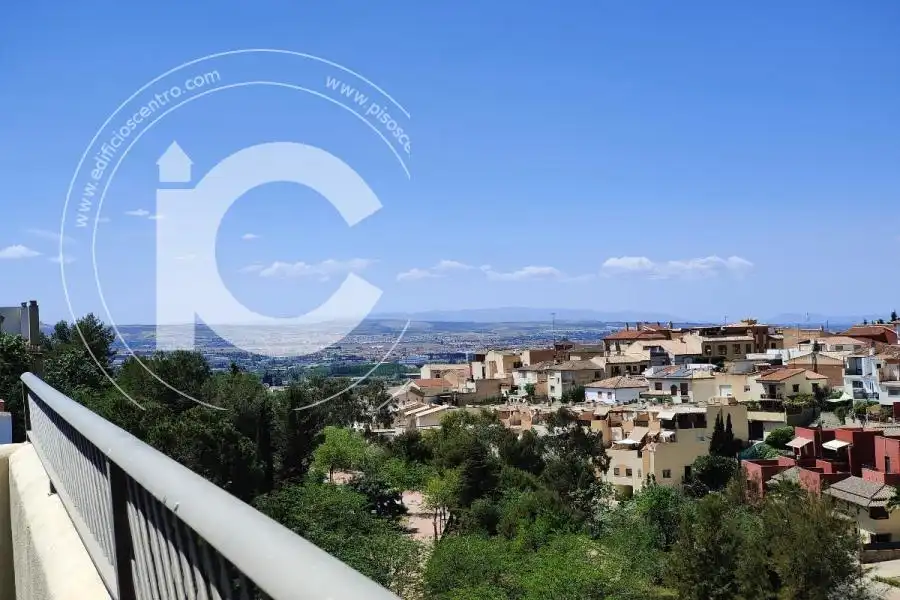 Vista exterior de Casa o chalet de alquiler en Huétor Vega con Aire acondicionado y Jardín privado
