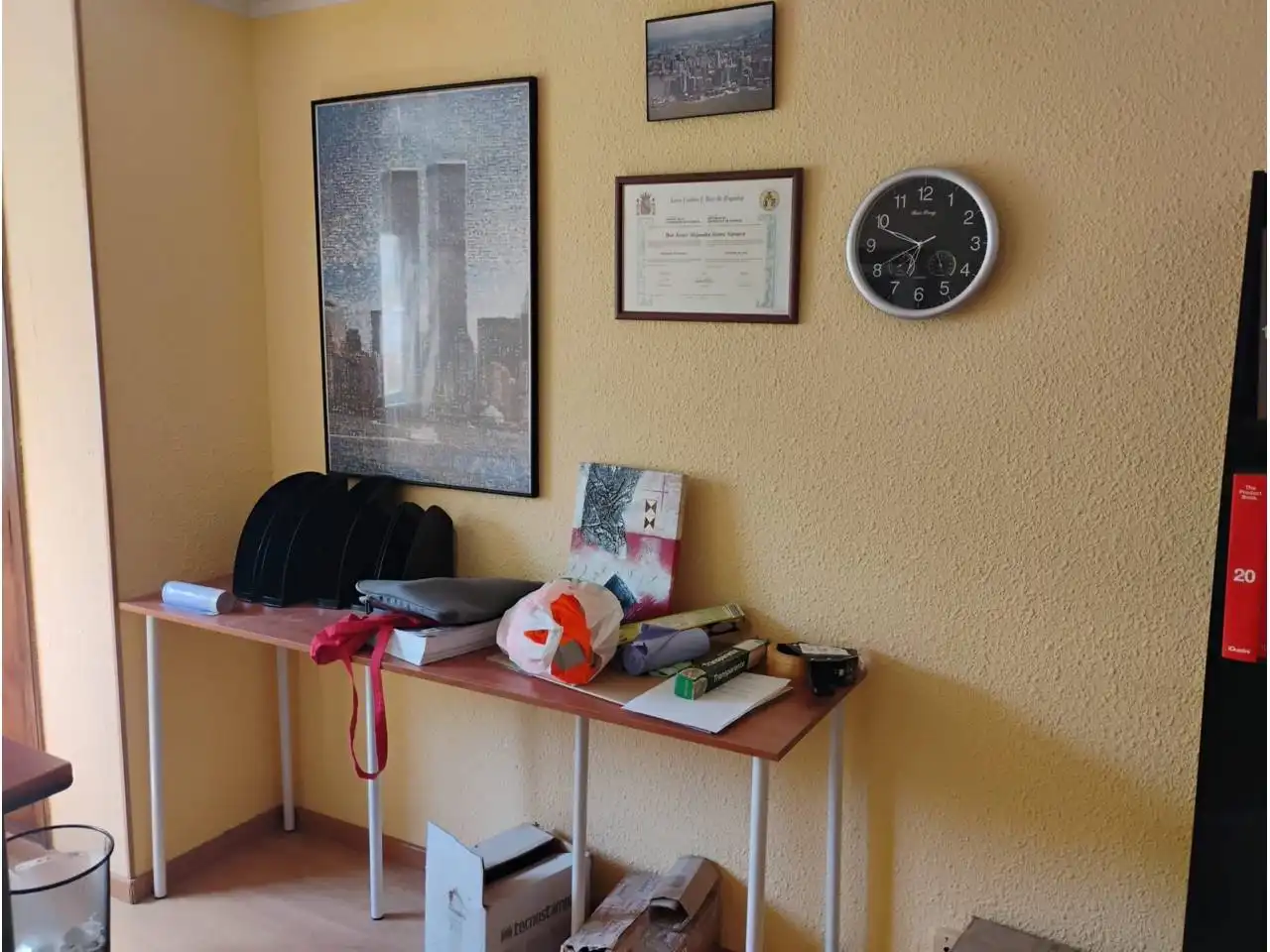 Büro zur Miete in Quatre Carreres