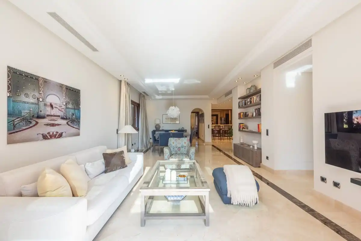 Penthouse with pool for sale in Selwo, imagen 25