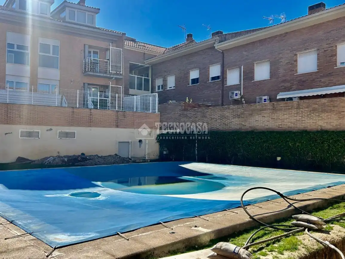 Swimming pool of Flat for rent in Brunete