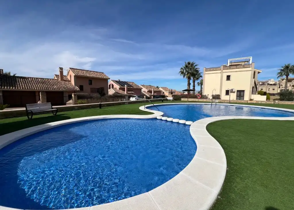 Piscina de Casa o xalet en venda en Alicante / Alacant amb Aire condicionat, Calefacció i Jardí privat
