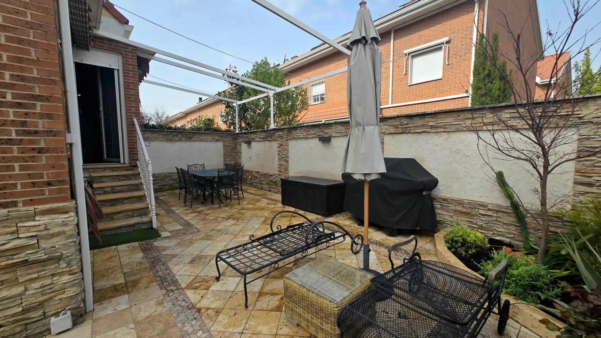Terraza de Casa adosada en venta en Alcalá de Henares con Aire acondicionado, Calefacción y Jardín privado