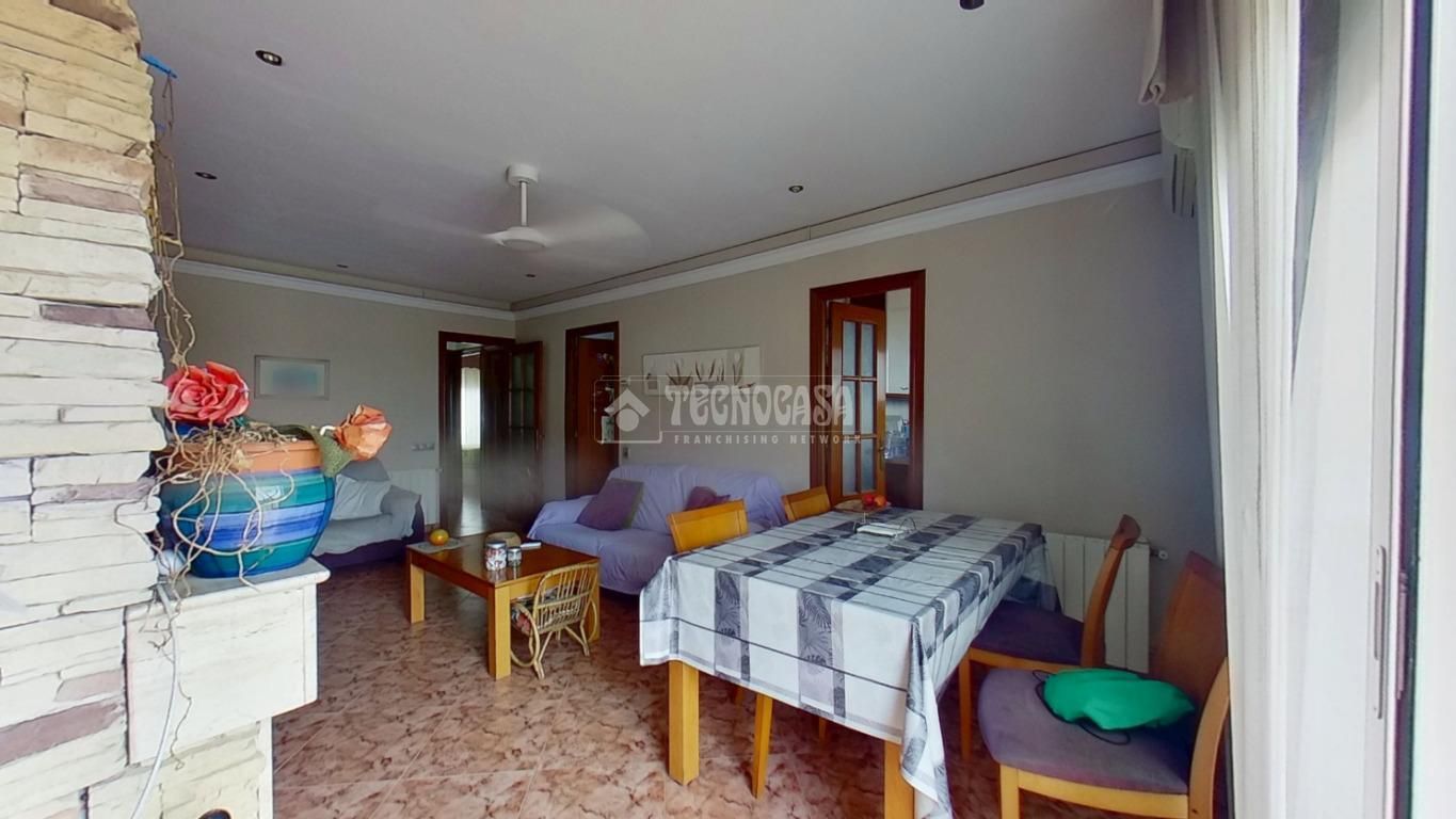 Living room of Flat for sale in Sabadell  with Air Conditioner, Furnished and Balcony
