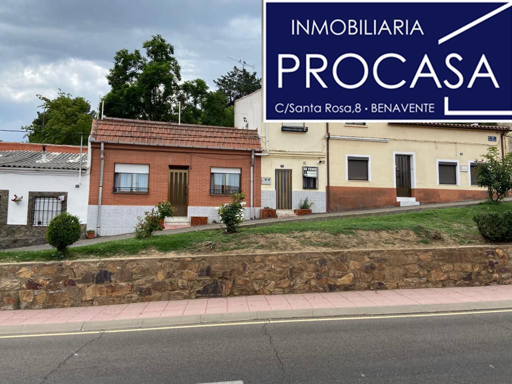 Vista exterior de Casa adosada en venda en Benavente