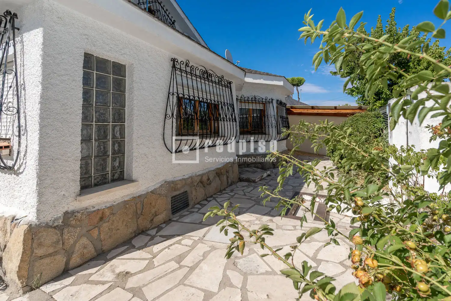 Vista exterior de Casa o xalet en venda en Arroyomolinos (Madrid) amb Aire condicionat i Calefacció