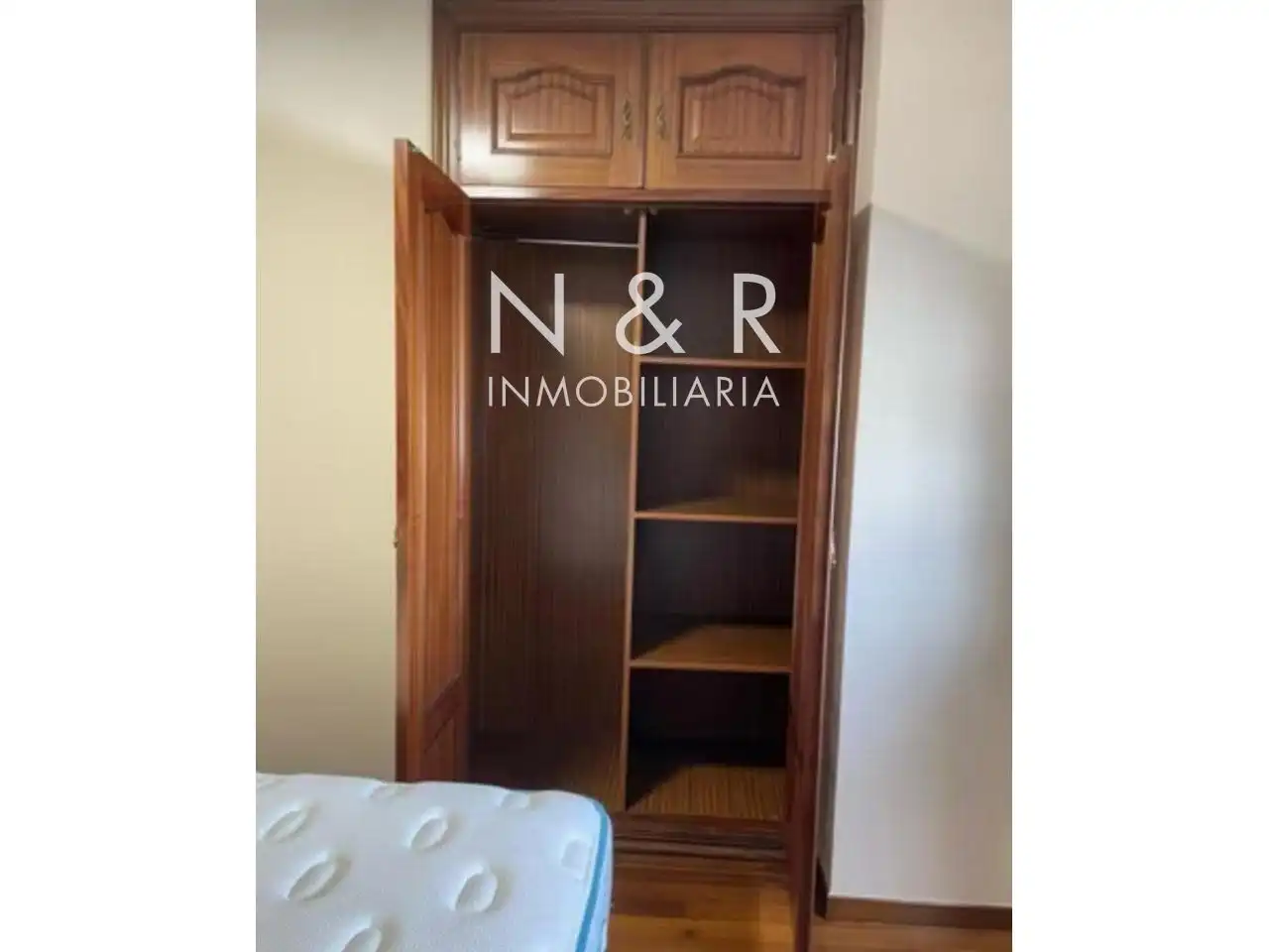 Bedroom of Flat for rent in Santiago de Compostela   with Furnished