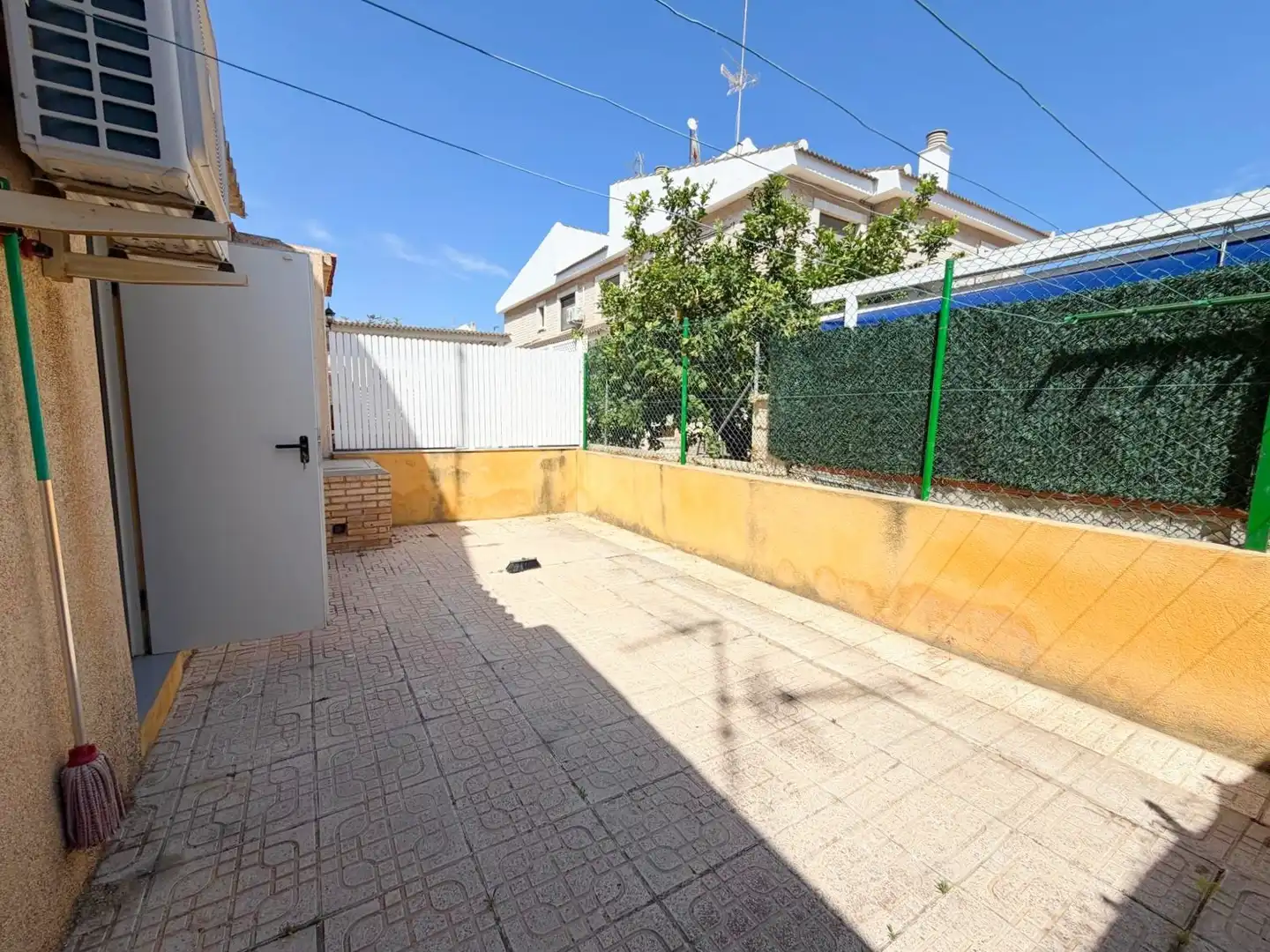 Vista exterior de Casa o xalet en venda en Los Alcázares amb Aire condicionat, Terrassa i Moblat