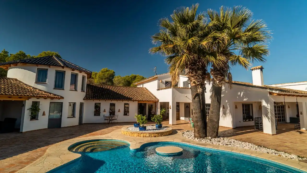 Piscina de Casa o chalet en venta en L'Alfàs del Pi con Aire acondicionado, Calefacción y Jardín privado