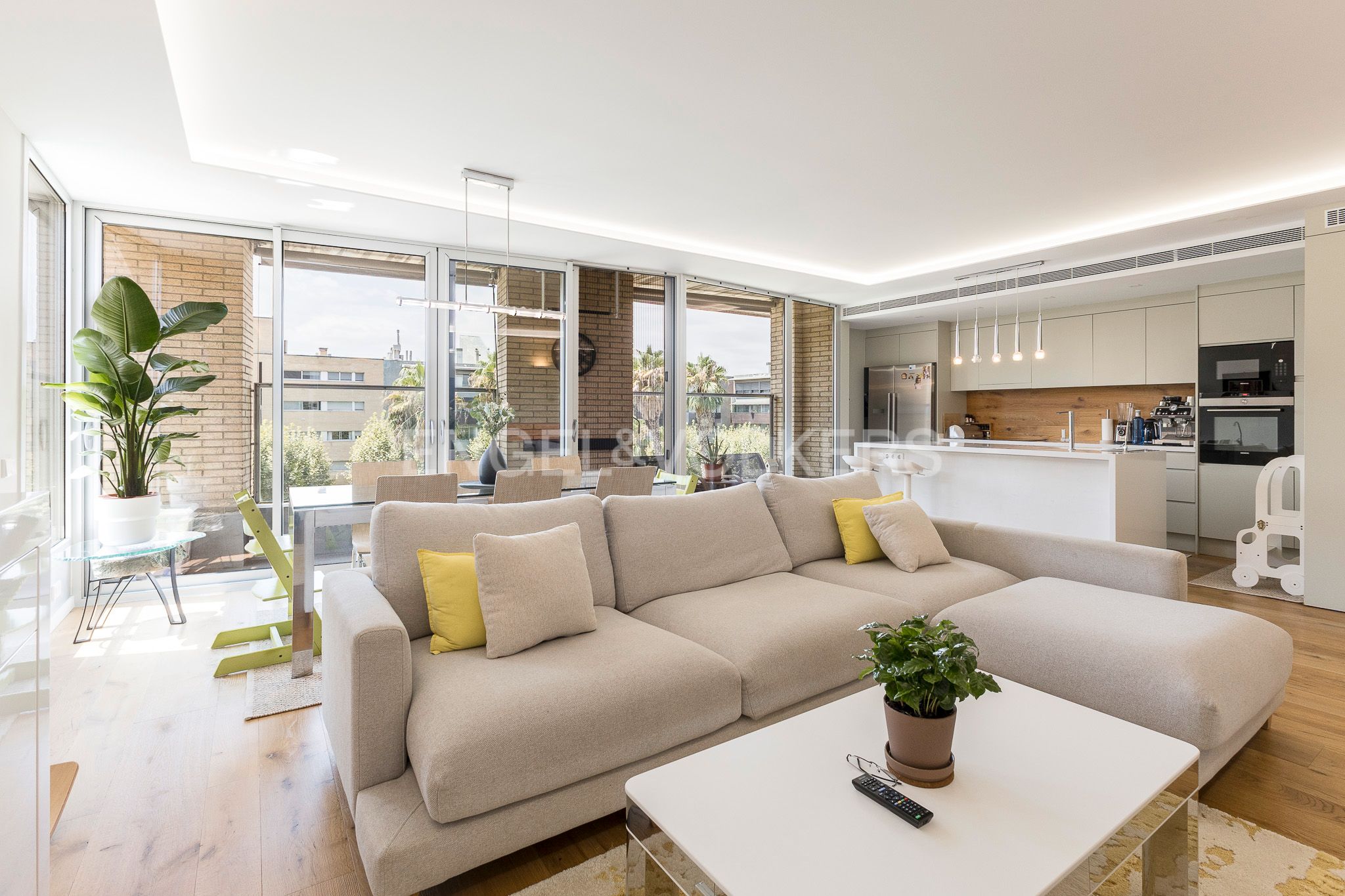 Living room of Apartment for sale in  Barcelona Capital  with Air Conditioner, Heating and Balcony