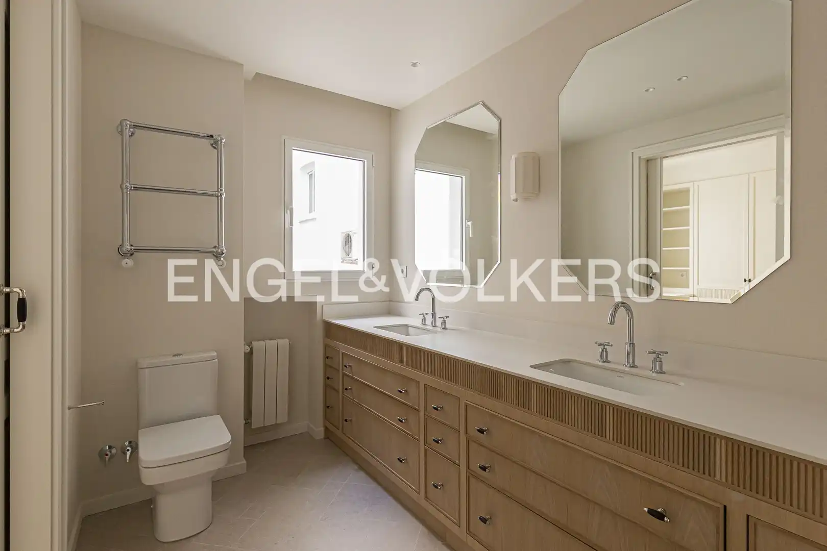 Bathroom of Flat for rent in Madrid  with Air Conditioner, Heating and Terrace