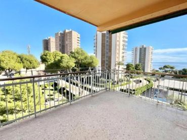 Appartement compact avec balcon à vendre à Calle Teodoro Llorente 4